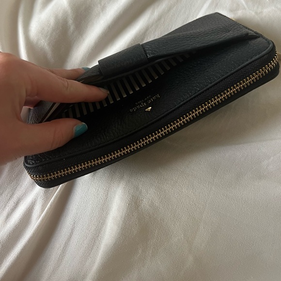 Large Kate Spade Zippy Wallet - Picture 5 of 11